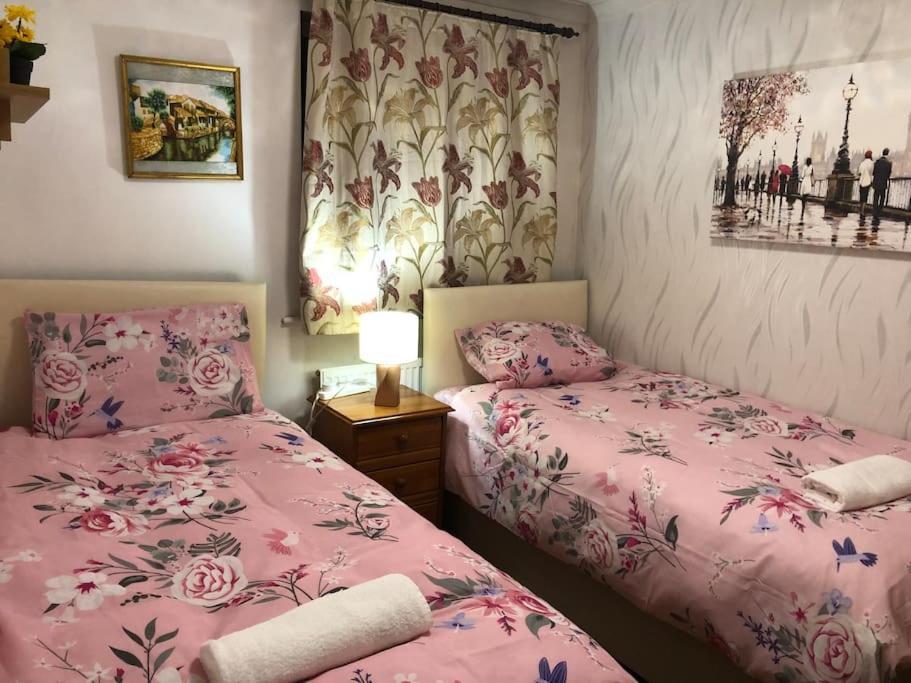 Cheerful 4 Bedroom House With Garden Free Parking London Exterior photo