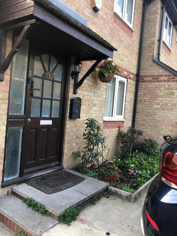 Cheerful 4 Bedroom House With Garden Free Parking London Exterior photo