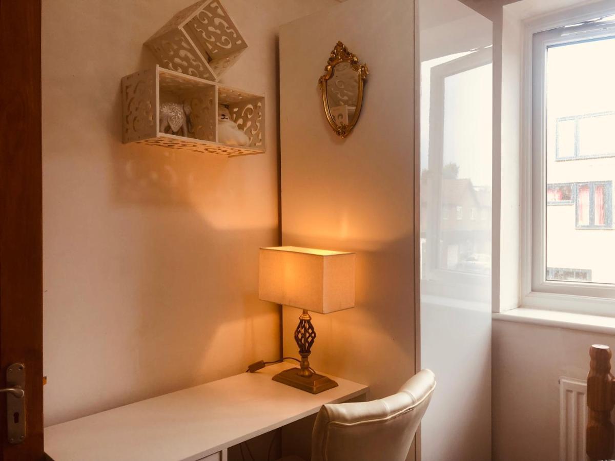 Cheerful 4 Bedroom House With Garden Free Parking London Exterior photo