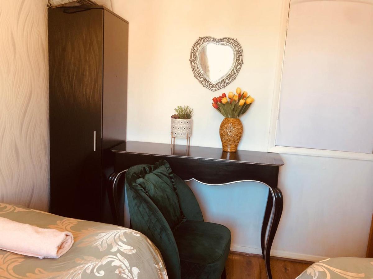 Cheerful 4 Bedroom House With Garden Free Parking London Exterior photo