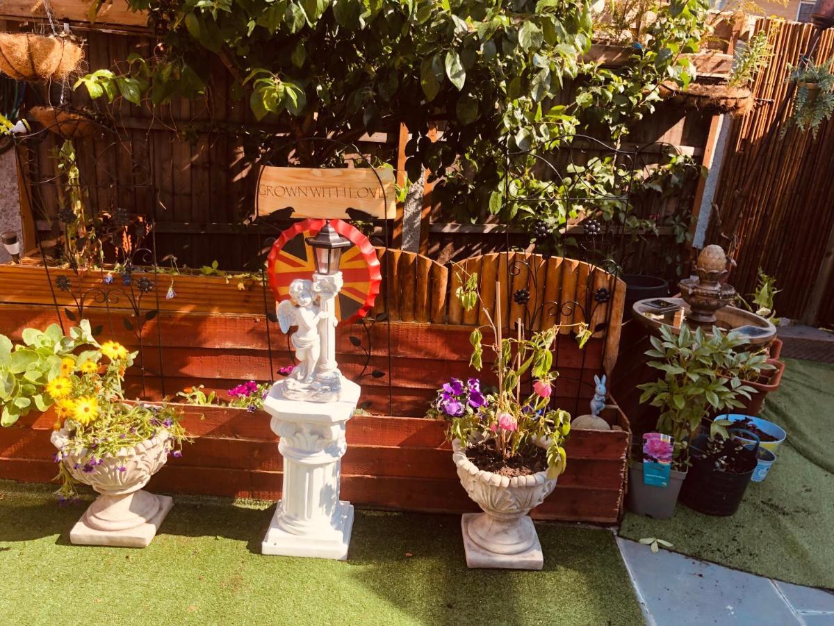 Cheerful 4 Bedroom House With Garden Free Parking London Exterior photo