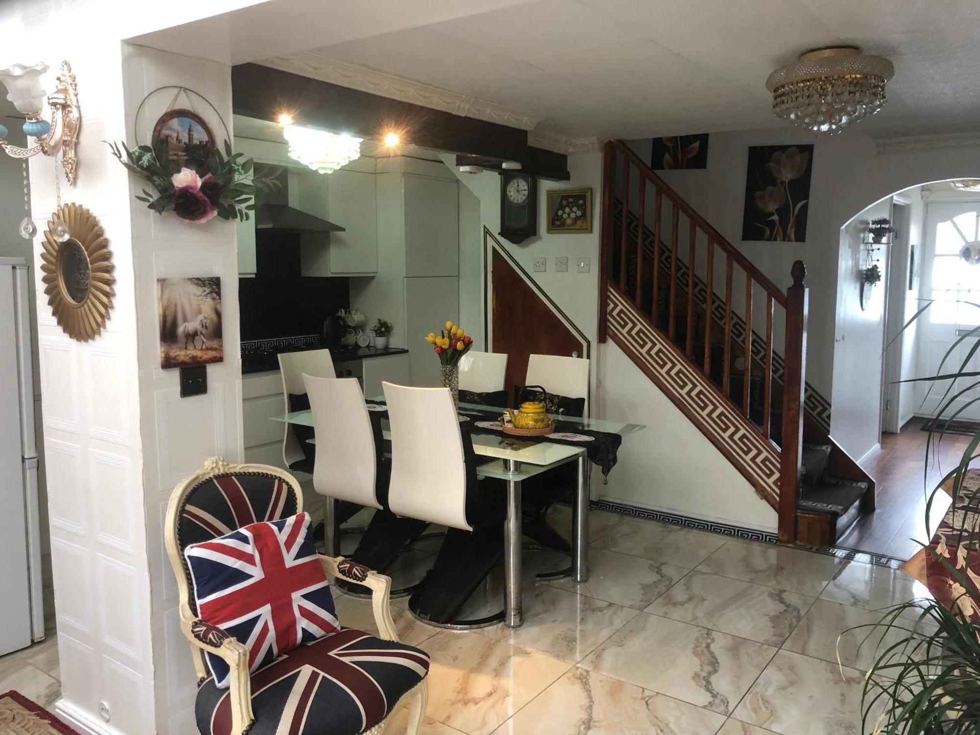 Cheerful 4 Bedroom House With Garden Free Parking London Exterior photo